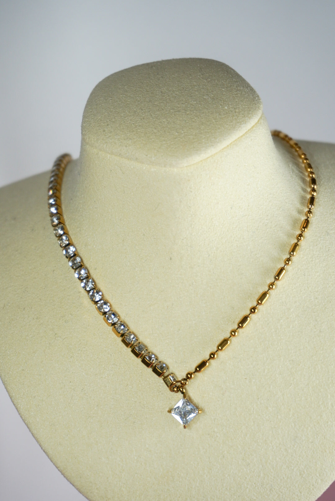 Collar Mitad